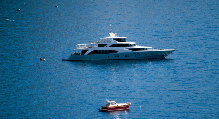 Enoch Tong, Family, lawsuit