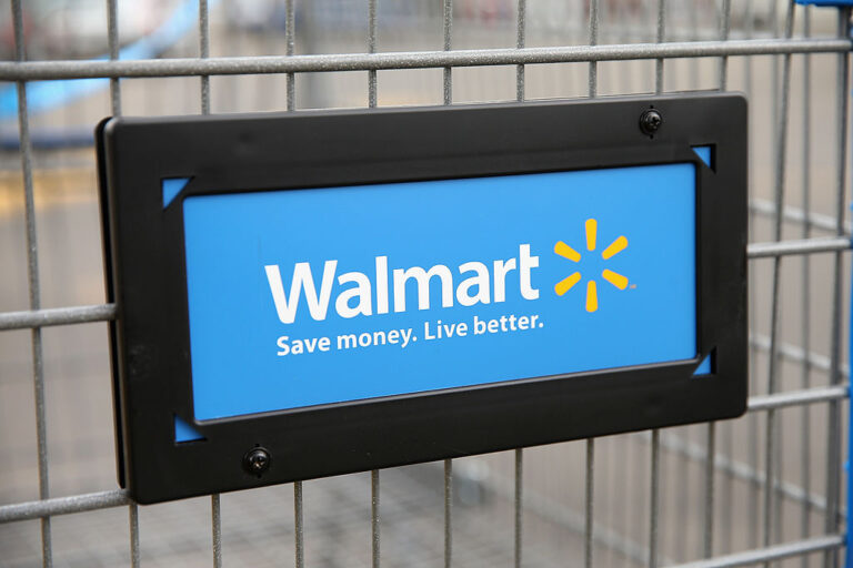Walmart,lawsuit, background checks