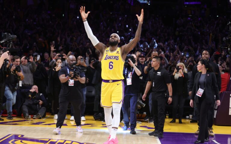 Lebron James, jersey