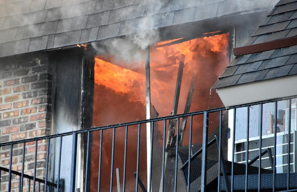 Barefooted Parisian Risks Life Rescuing 4  Children From Flaming Apartment