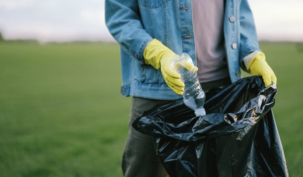 Milwaukee Men Rally To Help Community With Free Flood Cleanup