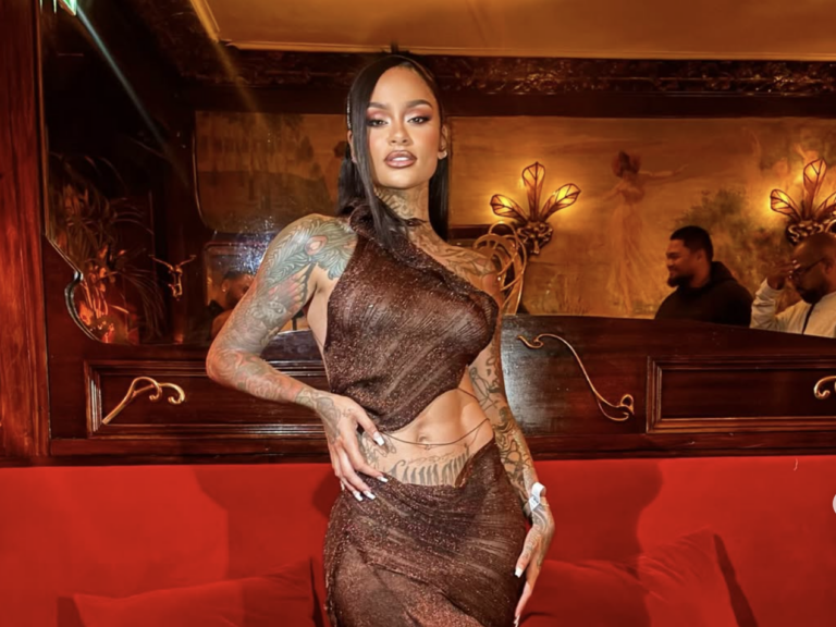 kehlani, folded, clean clothes, laundry